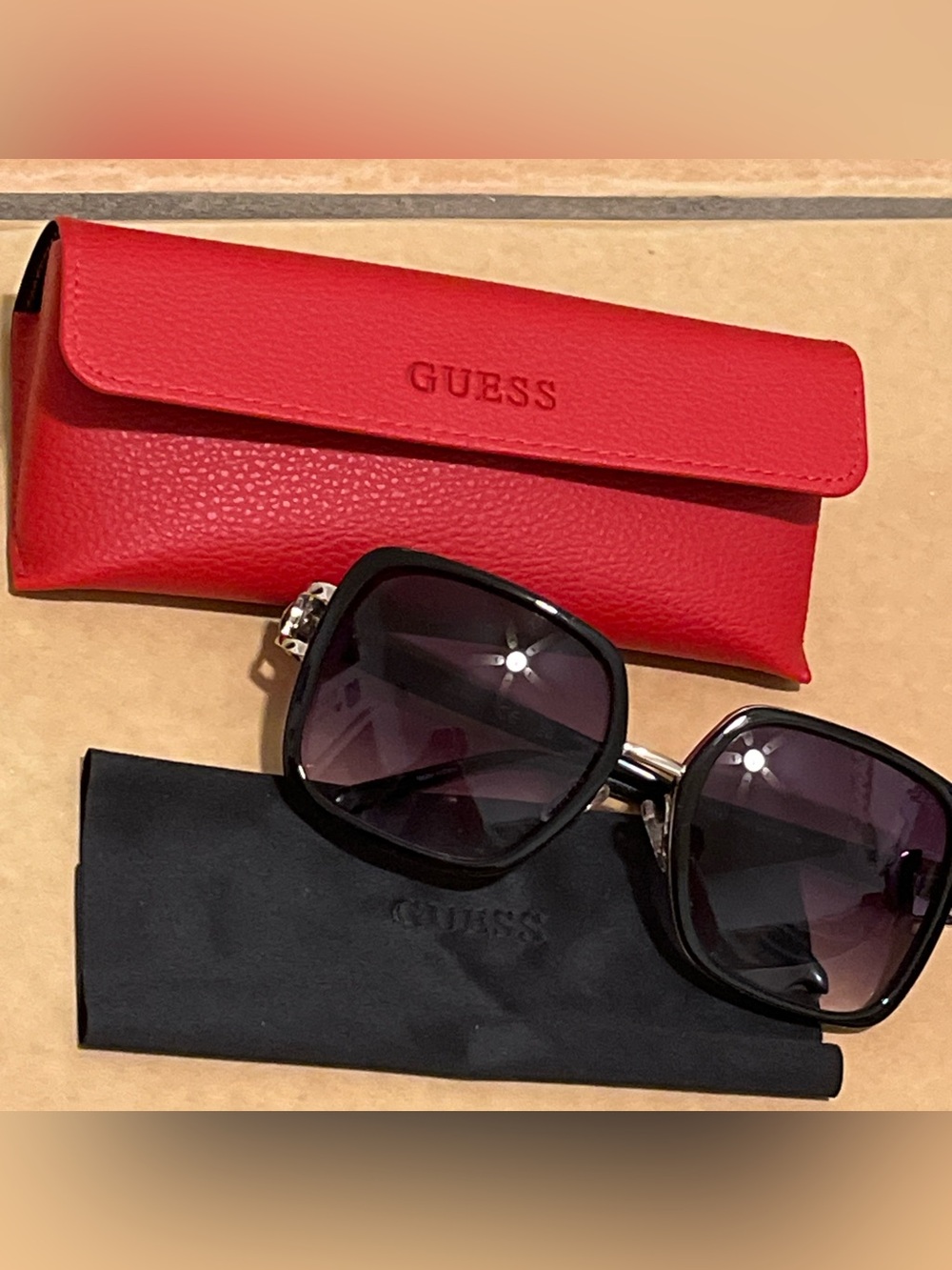New Guess black and silver sunglasses with red case